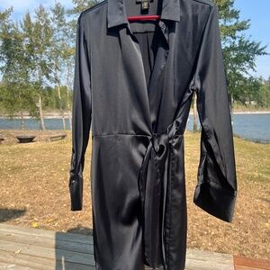 NWOT - House of Harlow - Size M - Black - Front Tie Collared Long Top